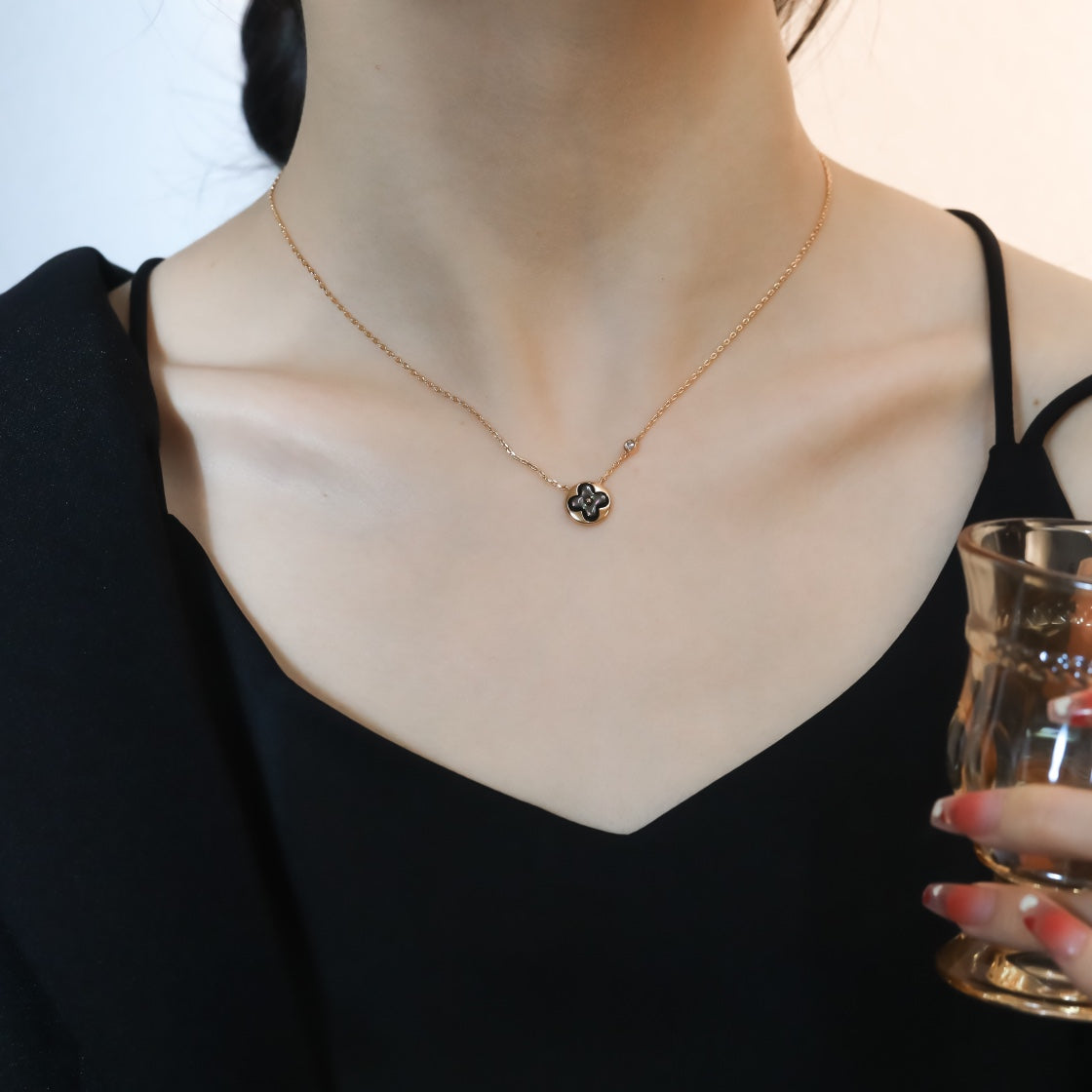 LOUIS VUITTON SUN PEDANT PINK GOLD 1 DIAMOND NECKLACE