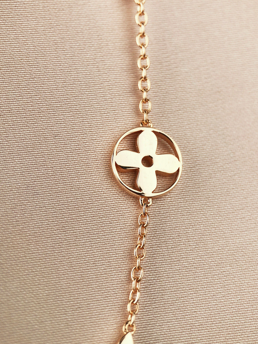 LOUIS VUITTON STAR AND SUN 7 MOTIFS GOLD BRACELET