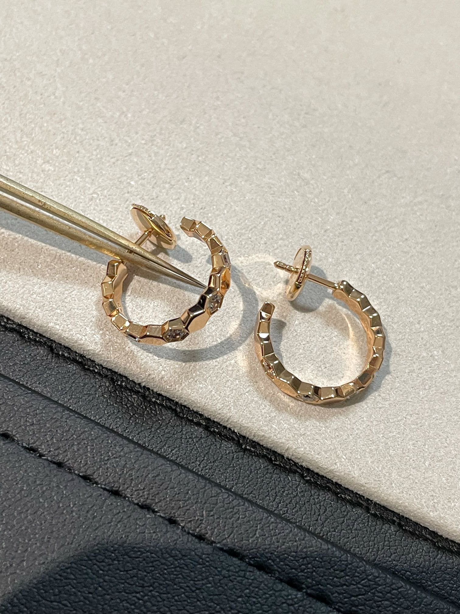 CHAUMET Hollow Design Four-Leaf Clover Flower Shape Earrings