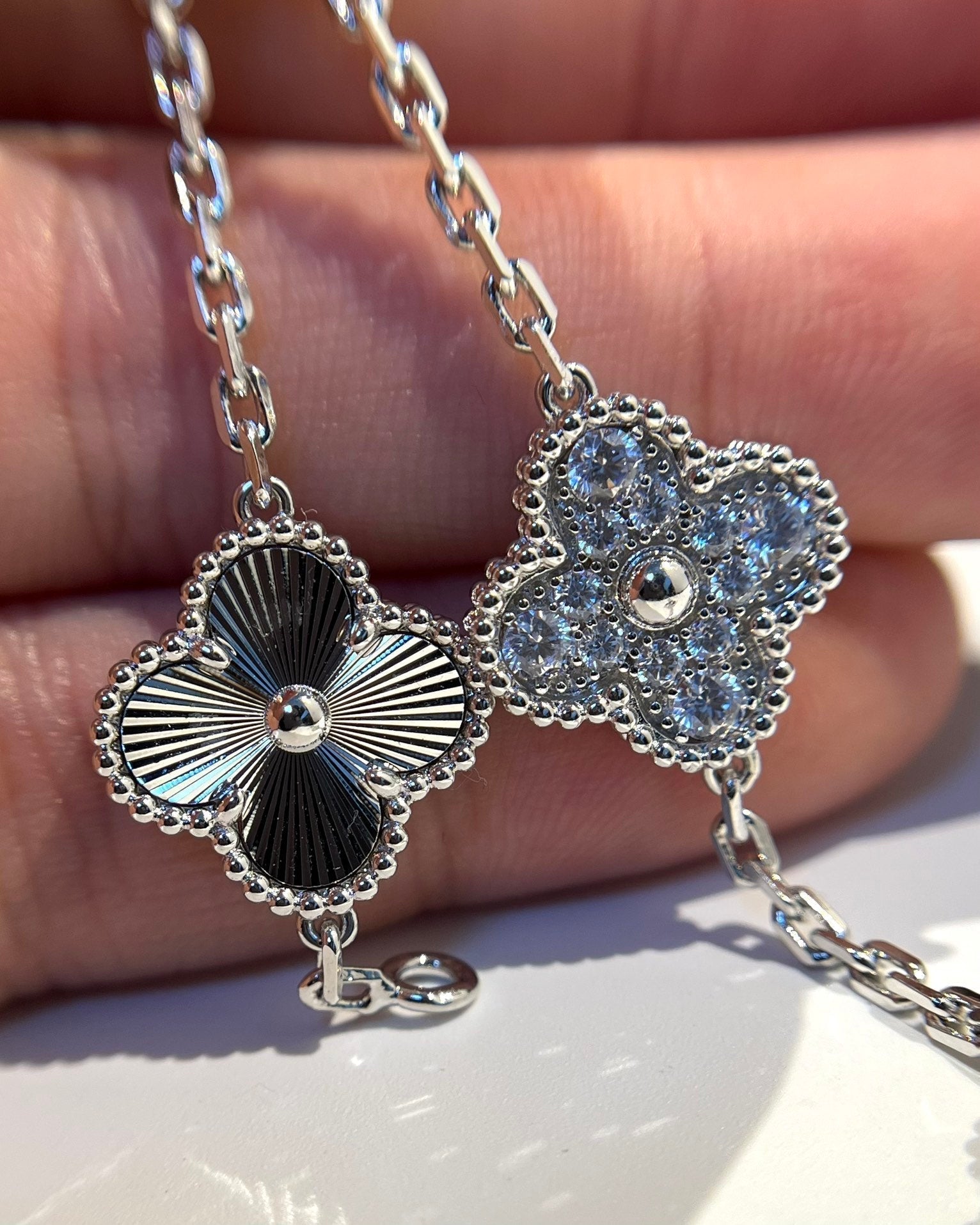 VCA CLOVER 5 MOTIF LASER BRACELET COLLECTION