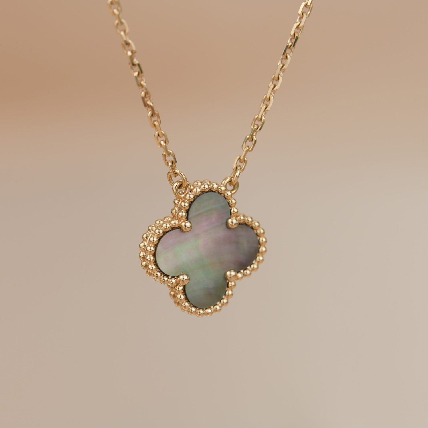 VCA CLOVER 15MM GRAY MOTHER OF PEARL NECKLACE