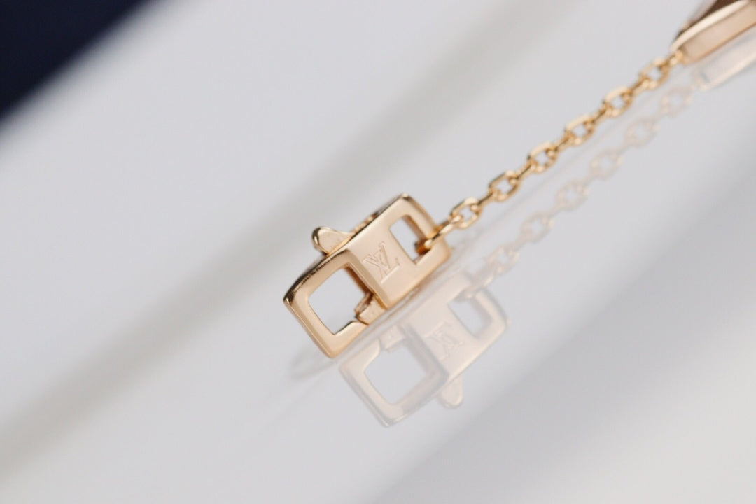 LOUIS VUITTON LEAF CLOVER BRACELET