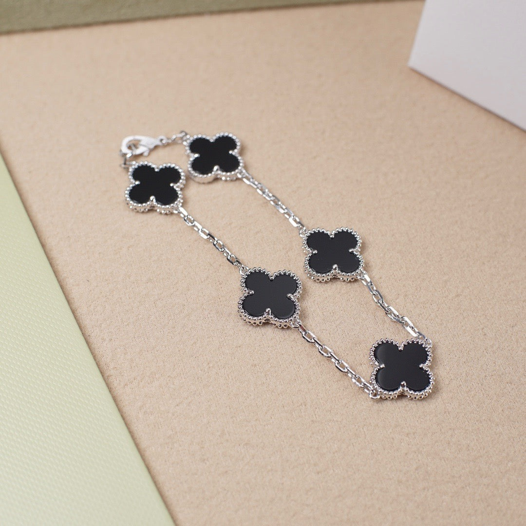 VCA CLOVER 5 MOTIF ONYXS BRACELET COLLECTION