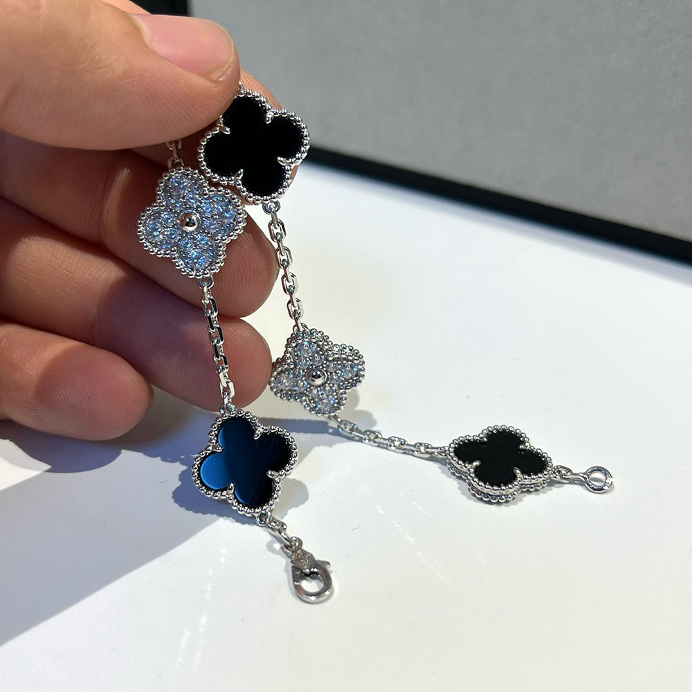 VCA CLOVER 5 MOTIF ONYXS BRACELET COLLECTION